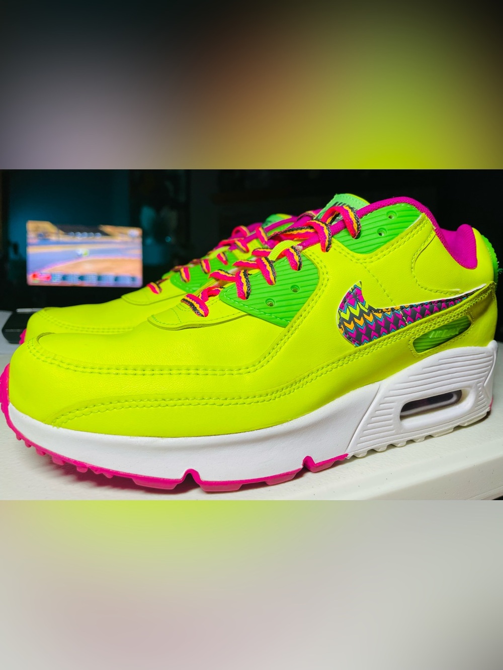 Nike Air Max 90 Leather
Volt Fire Pink (GS)
6Y- 7.5W - Picture 3 of 16